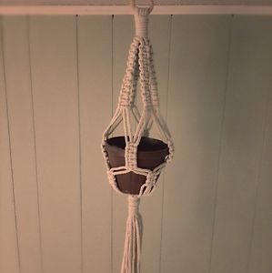 Macrame plant hanger